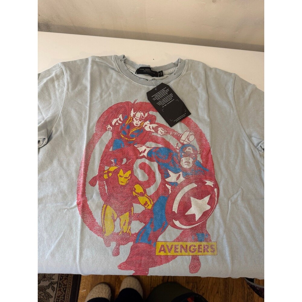 Junk Food Brand Extra Soft Marvel Avengers T Shirt. Distressed.